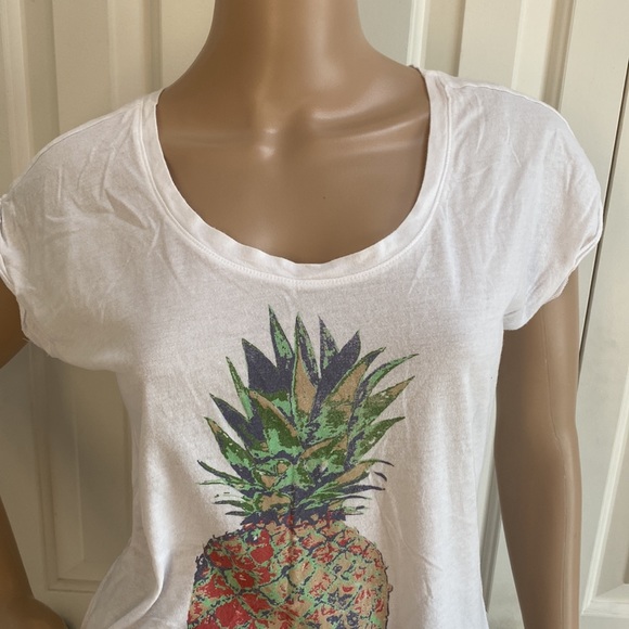 Recycled Karma Womens L Pineapple White Tee. Scoop bottom. So cute. - Picture 3 of 10